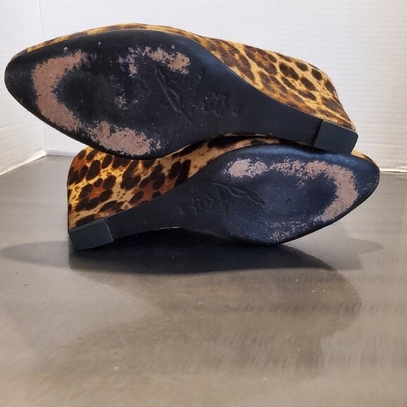 Brian Atwood Calf Hair Bejo Wedge Leopard Print Heels Size 6.5 - Picture 8 of 10